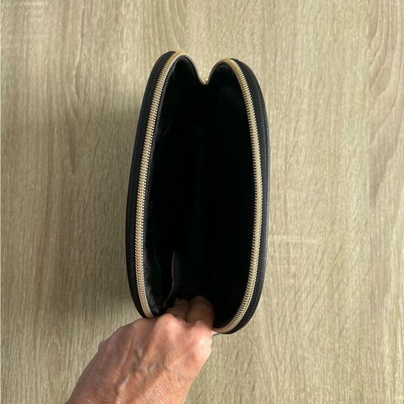 NWOT … VINCE CAMUTO Cosmetic / Makeup Bag - Picture 3 of 3